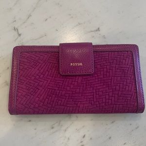 Fossil leather bi-fold wallet